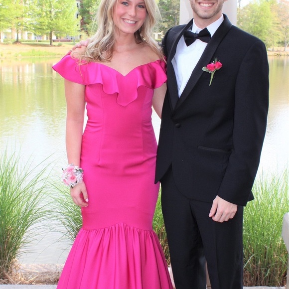 Gorgeous color and flattering fit. - Picture 1 of 2